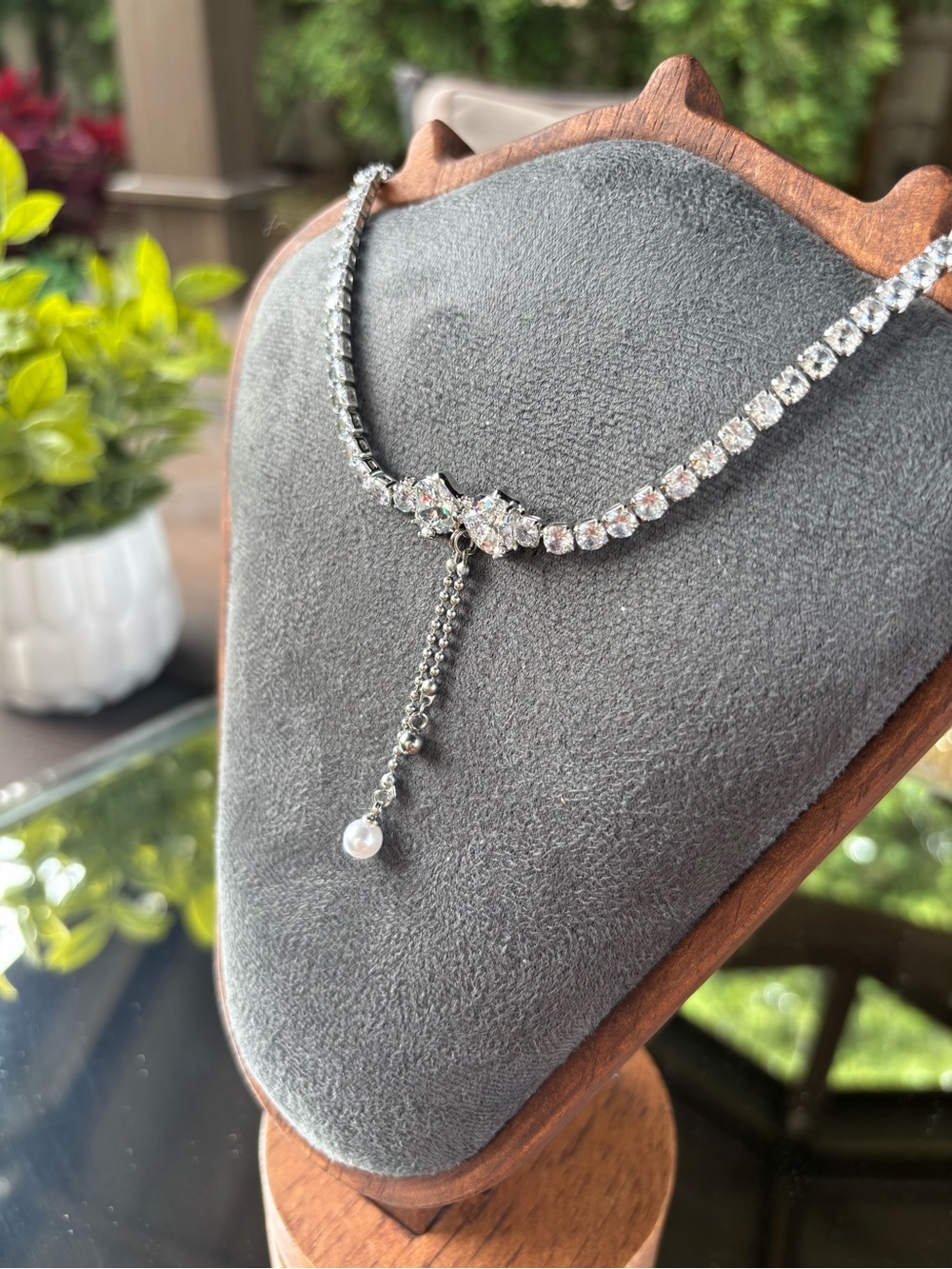 rhinestone bow choker - Picture 3 of 7